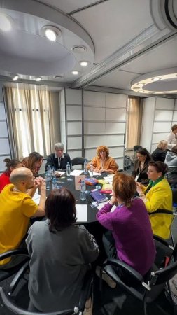 В эти выходные участвовали в выставке по психологии, коучингу, МАК и т-грам.  Красиво выступили!