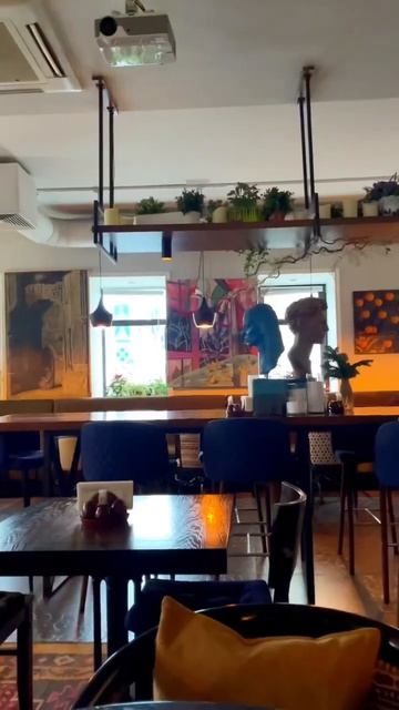 Кофейня-галерея в Москве 😍 #shorts #shortvideo смотреть онлайн