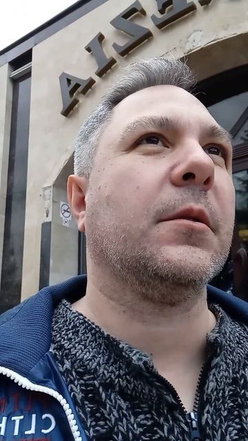 ЖДУ СВОЮ ДЕВУШКУ ВОЗЛЕ РЕСТОРАНА смотреть онлайн