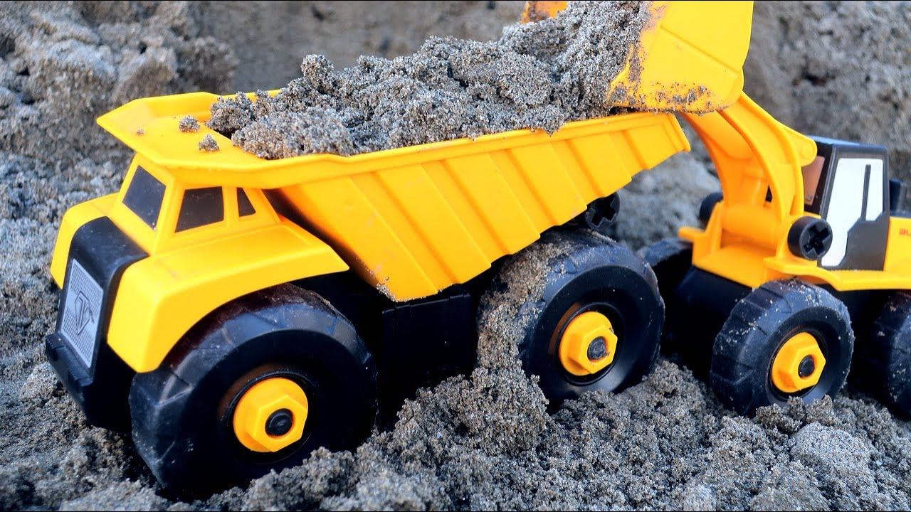 Машины и трактора для детей. Собираем самосвал на карьере смотреть онлайн