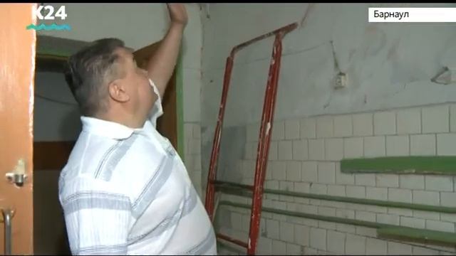 Барнаульцы уже несколько лет живут в нежилом по документам общежитии смотреть онлайн