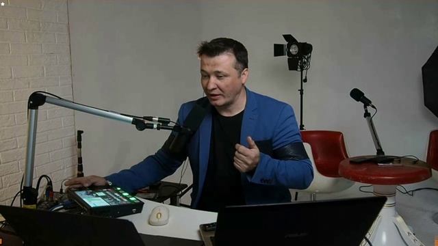 Кредиты от мошенников вне закона. Верблюжий шоколад. Валюта Тулы. Гонка сперматозоидов. Мода и тренд смотреть онлайн
