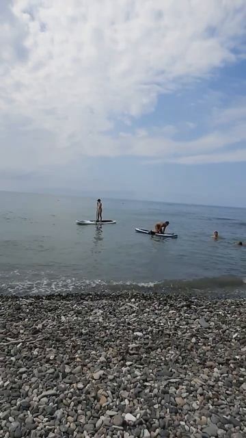 #shorts Девушки на SUP доске в море 🌊