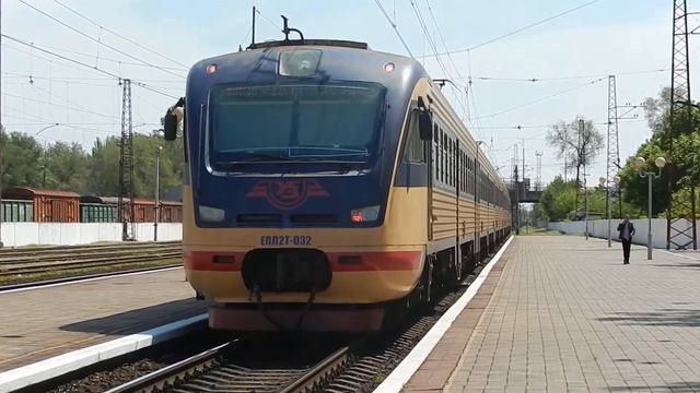 Отправление поезда со ст. Нижнеднепровск - Днепропетровск, 12.05.2015 смотреть онлайн