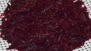 Постный свекольный салат с зеленым горошком