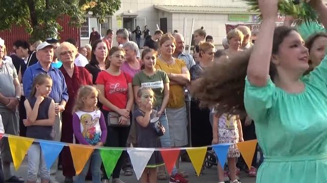 фестиваль красок смотреть онлайн