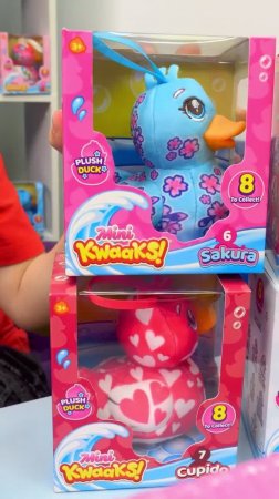 💖🦆👛Всем кря-кря! Маша использовала мягкие уточки KWAAKS как брелоки для сумки и идет гулять! Вау