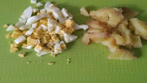 Салат оливье с копчёной колбасой