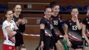 Юлия Герасимова заигрывает с судьей