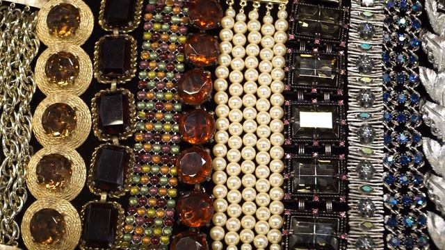 Украшения бутика Vintage jewelbox на выставке винтажных украшений