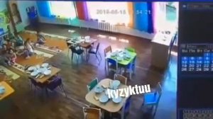 ЖЕСТЬ!!! Ребенок выпал из окна второго этажа в детском саду.