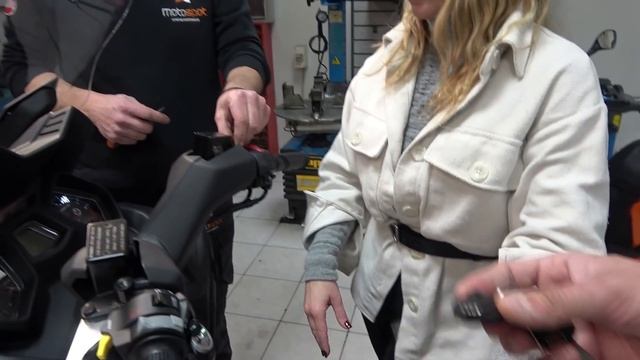 unboxing 2022 SYM JOYMAX 250 δώρο στην Κατερίνα смотреть онлайн