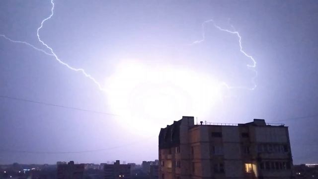 Сильная гроза в Москве. Ночь 10 июля 2022 г. смотреть онлайн