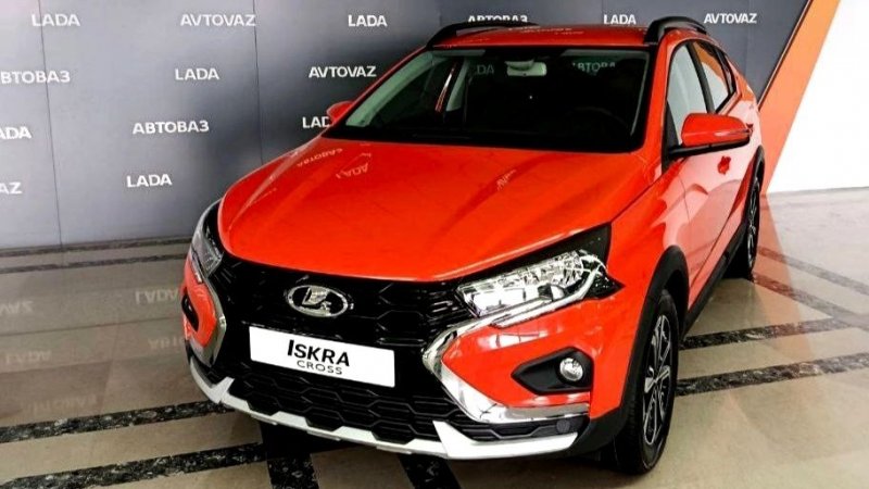 «Живые» фото салона Lada Iskra SW Cross 2025: такой универсал поступит в продажу