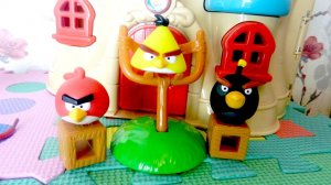 Видео с игрушками Энгри Бердс. Свинки похитили Машу