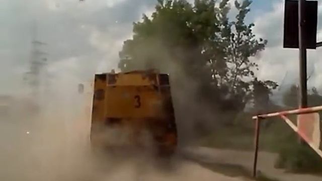 В Новосибирске грязь с улиц убирают смотреть онлайн