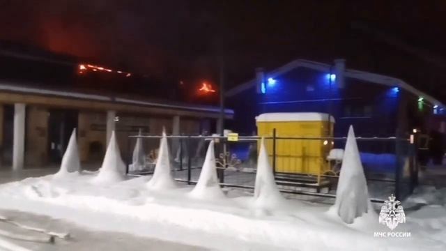 В столице Башкирии загорелся банный комплекс «Райский берег» смотреть онлайн