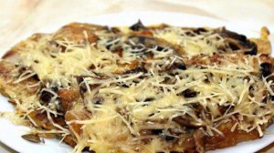 Свиная отбивная с жаренными шампиньонами и сыром