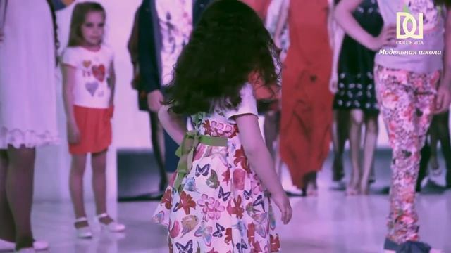 Выпускной показ в ТРЦ "РИО" 15 мая 2016 смотреть онлайн