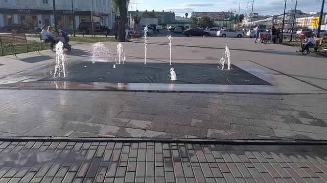 Очень красивый фонтан на площади Бударина в городе Омске. смотреть онлайн