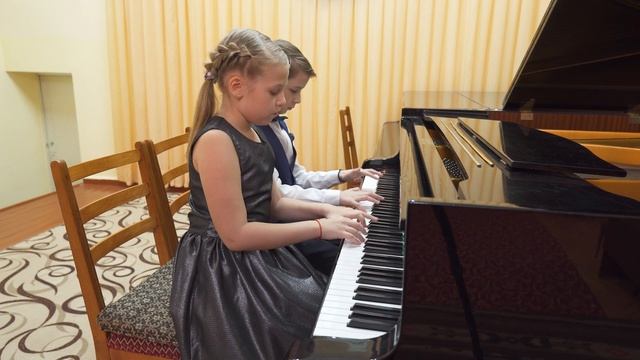 Отчётный концерт фортепианного отделения "ДМШ им.П.И.Чайковского" "Волшебная гармония ансамбля" смотреть онлайн