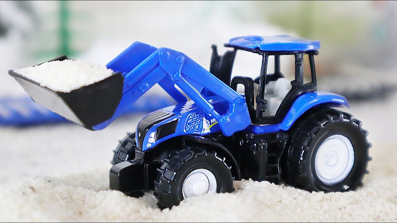Мультик про трактора. Убираем снег в городе. Городская техника смотреть онлайн