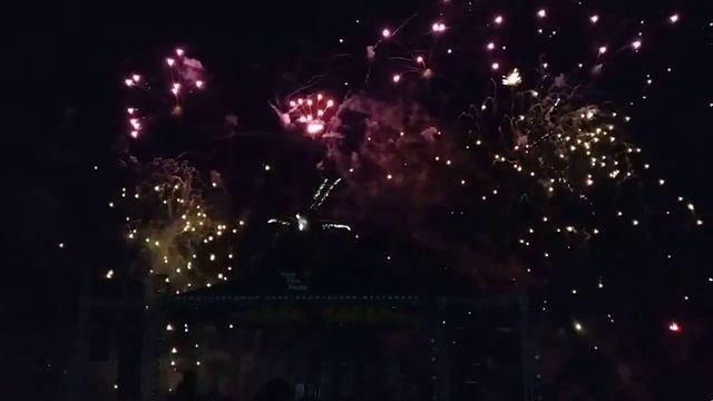 Фестиваль фейерверков это тебе не баклажка бум:)))