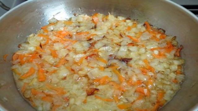 Капуста квашеная тушёная с копчёностями
