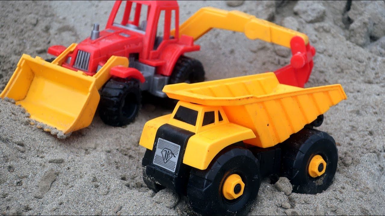 Машины. Трактор и самосвал. Нашли клад на карьере смотреть онлайн