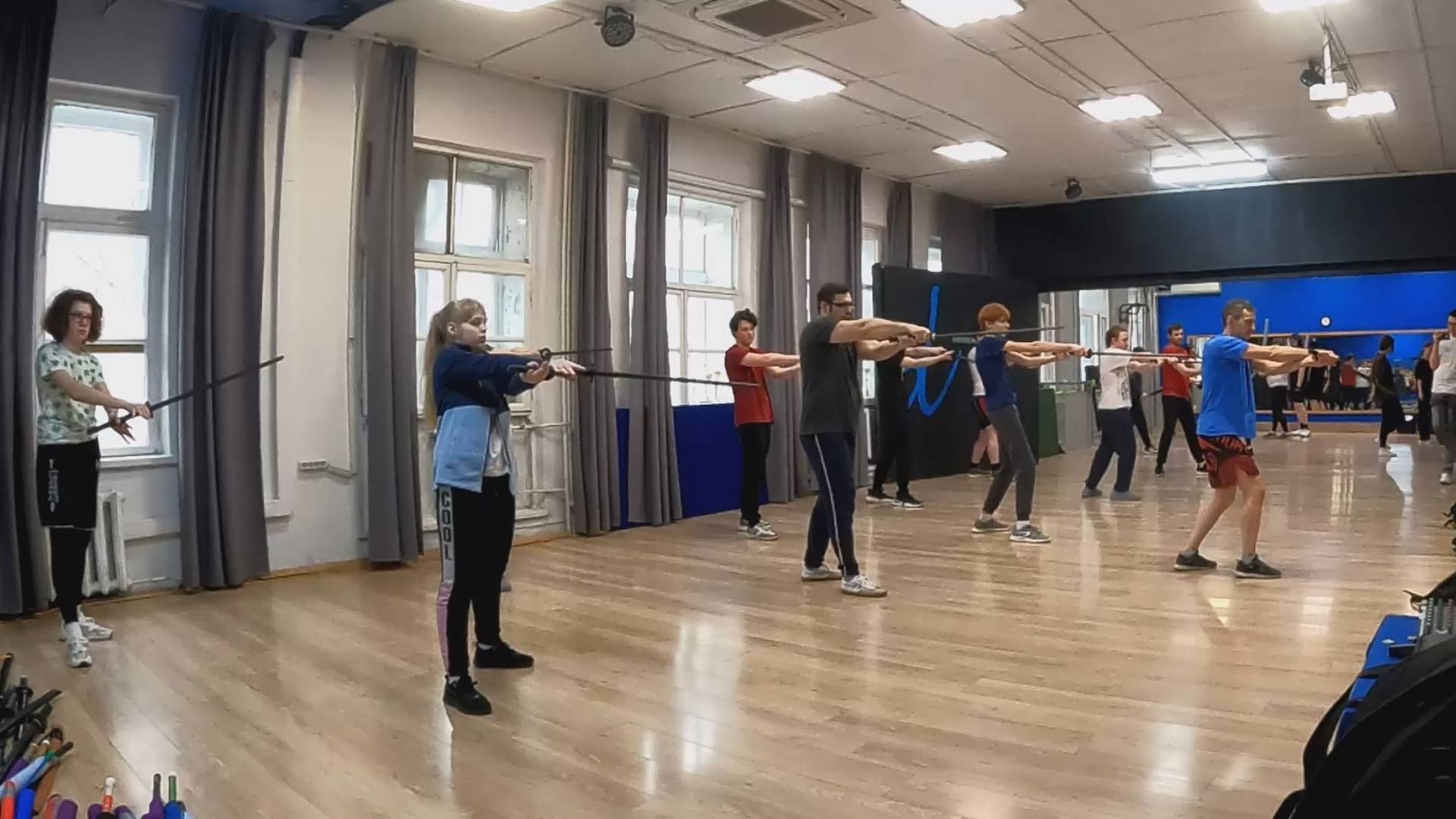 Тренировка по японскому фехтованию катаной - обучение мечу в школе кендзюцу Katana Club в апреле