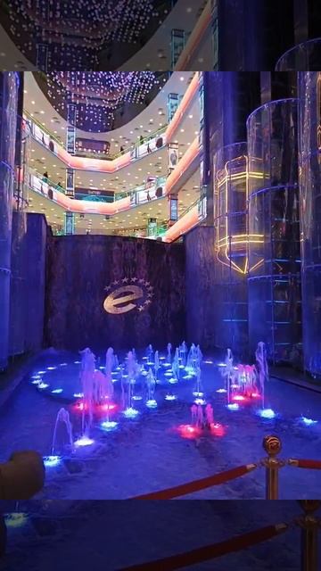 У #Киевского #вокзала #фонтанов #много) этот внутри торгового комплекса, впечатляет) смотреть онлайн