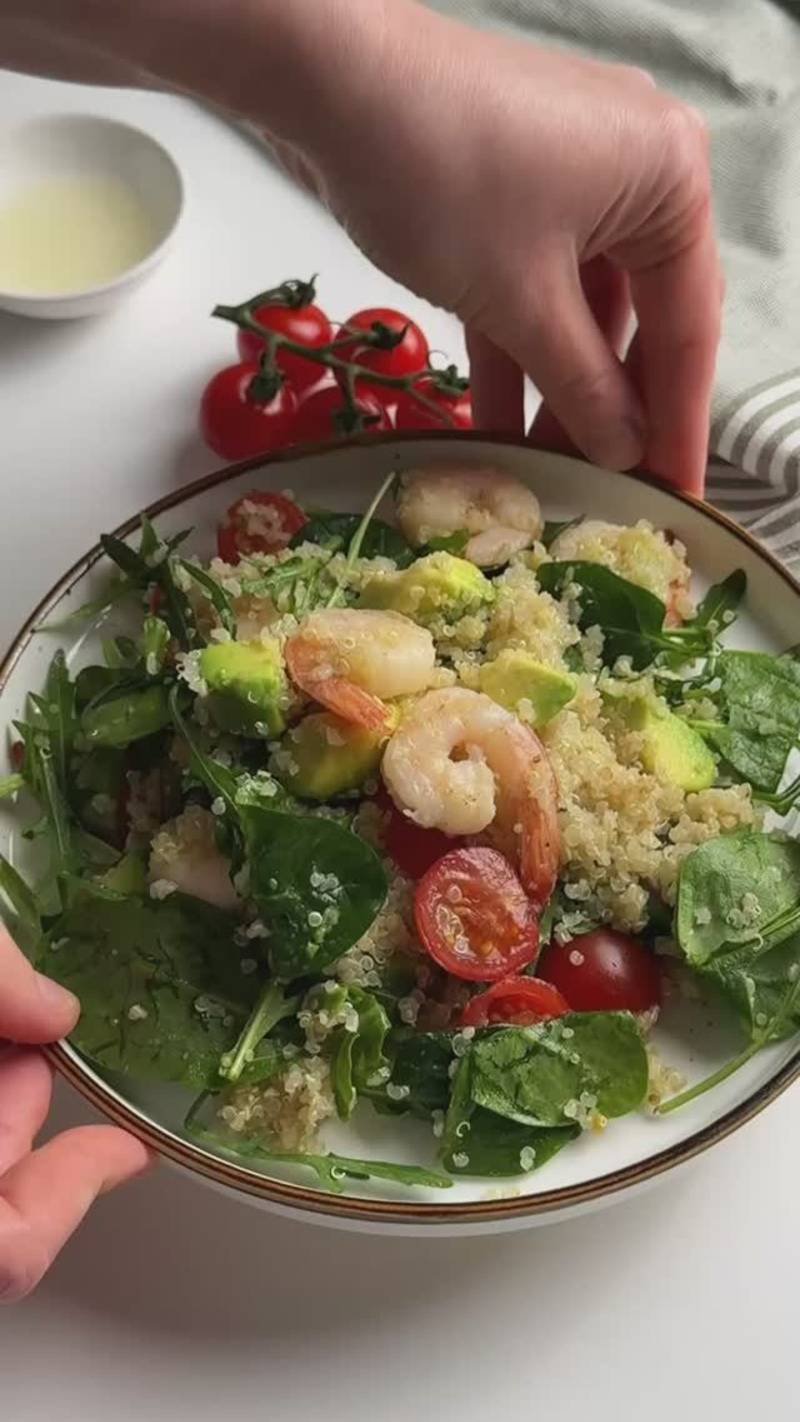 Салат с киноа и креветками от блогера lusya_food_mood🥗#foodru #рецепты