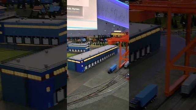 Макет с движущимся транспортом на ВДНХ