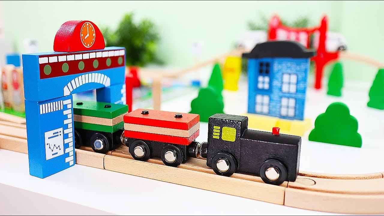 Деревянная железная дорога и поезда - большой набор. Игрушки для детей смотреть онлайн