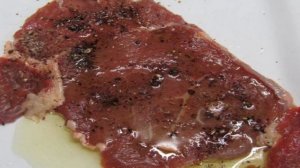Рулет из говядины с печеной свеклой и сыром