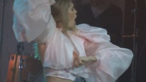 "А солнце светит всем одинаково", Вера Брежнева