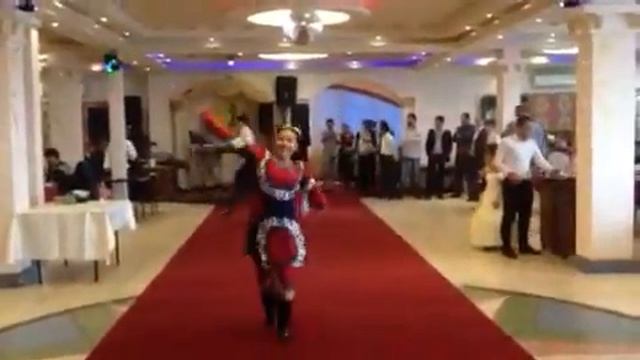 супер Таджикский  танец ансамбль  Гулчин на  Памирском  свадьбе