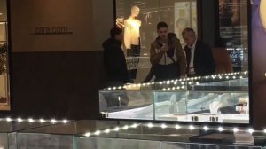 КРАШУ ГУБЫ В ТЦ | РЕАКЦИЯ ЛЮДЕЙ | ПРАНК С ГУБНОЙ ПОМАДОЙ | МАСКИ ШОУ | PARTY