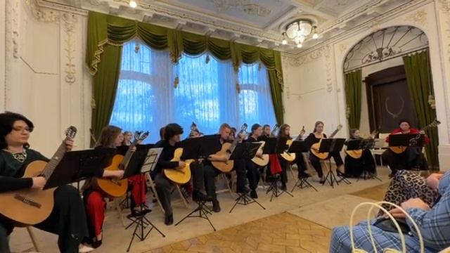 Сергей Гаврилов "Горячее солнце Востока" исполняет Оркестр гитаристов "Аккорд плюс" рук. Елена Дуда