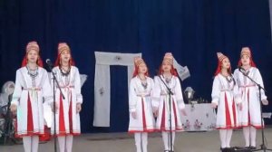 Песня : « И снова мы на сцене» муз. исл. Сёстры Нужины