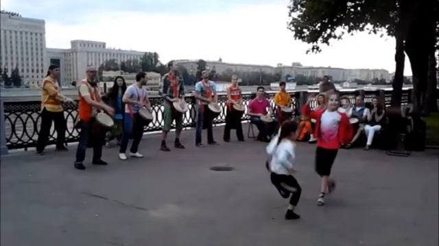 Танцы в парке Горького. смотреть онлайн