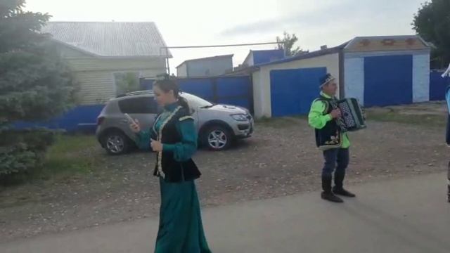 В Черемшане собирали полотенца к Сабантую смотреть онлайн