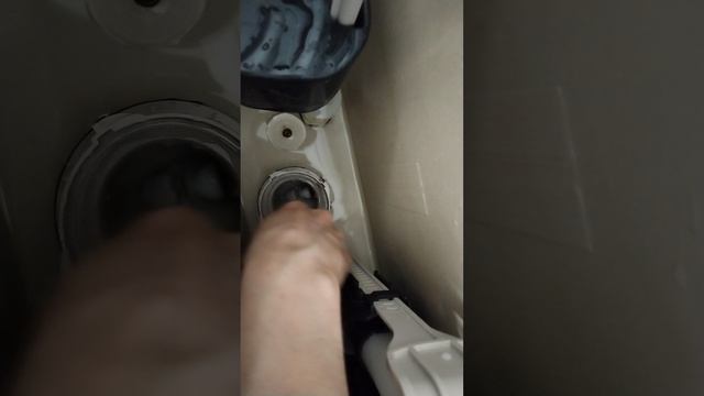 Устранение течи унитаза