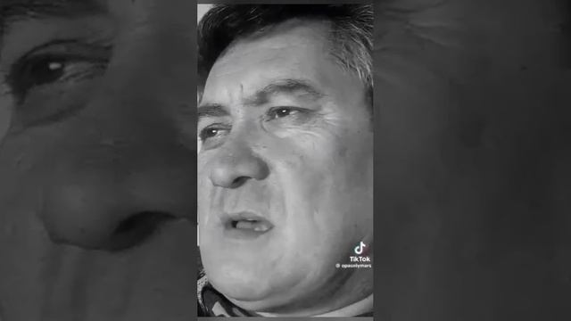 Нельзя быть одновременно умным и красивым