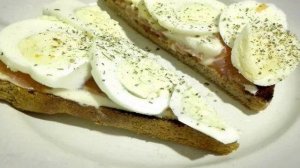Тосты с семгой и яйцами