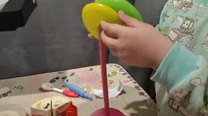 играем и собираем детскую пирамиду для малышей