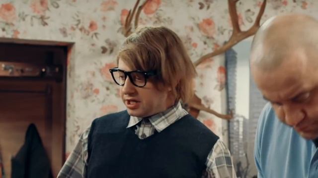 На троих - 28 серия - 2 сезон смотреть онлайн