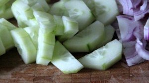 Салат из огурцов с необычной заправкой