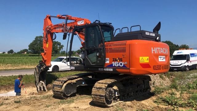 ESCAVATORE TRIPLICE HITACHI ZX160.6T - NOVITA DISPONIBILE A NOLEGGIO смотреть онлайн