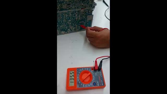 Tutorial de mediciones de voltaje en un televison TRC смотреть онлайн
